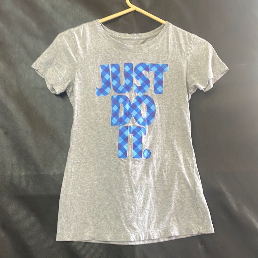 Like New Nike Womens Fit Tee! Size Medium